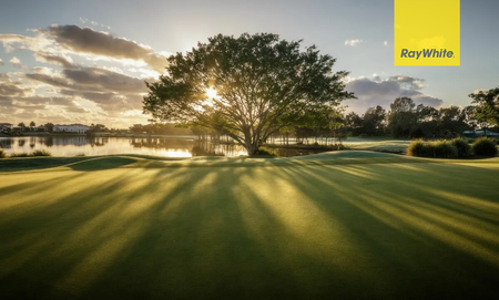 Luxury Living Awaits - Stylish 3-Bedroom Apartment in Hope Island Resort - Photo 3