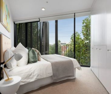 Light-Filled and Chic Bayside Living with Rooftop Oasis! - Photo 4