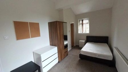 10 bedroom detached house to rent - Photo 2