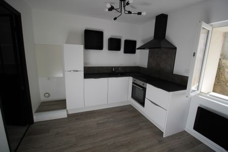 Location Appartement 2 pièces 27m² ROQUEVAIRE 13360 - Photo 2