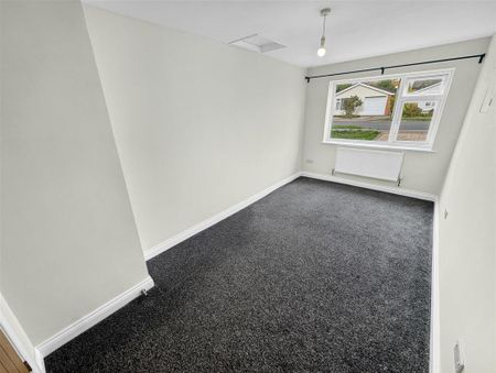 3 bedroom detached bungalow to rent - Photo 4