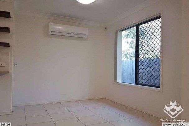 Free standing and pet friendly - Photo 1