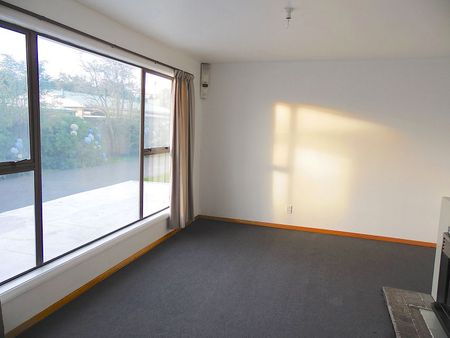 A home with walking distance to mall and schools. - Photo 5