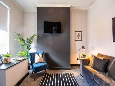 1 bedroom in a house share to rent - Photo 2