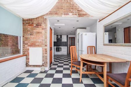 3 bedroom detached house to rent - Photo 2