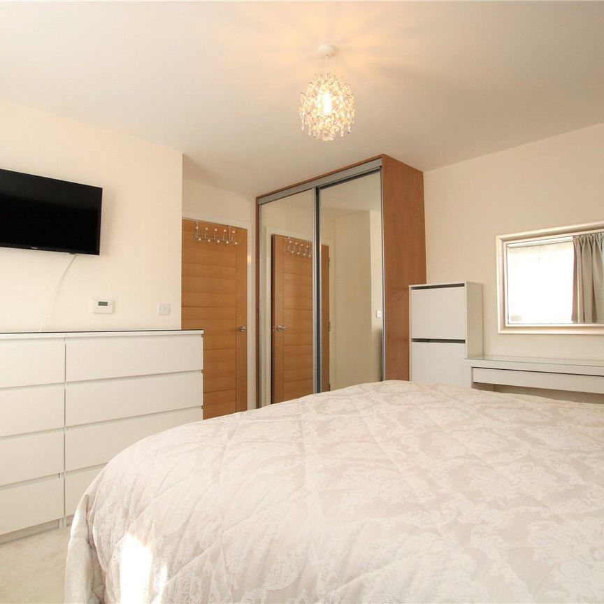 Reservoir Crescent, Reading, Berkshire, RG1 - Photo 1