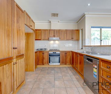 Park, Shop, Relax – It’s All Here in Frewville - Photo 5