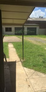 For Rent - One Bedroom Semi House with Parking - Photo 3