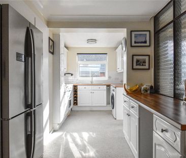 A delightful 3 bedroom mid-terrace property to rent in the popular ... - Photo 4