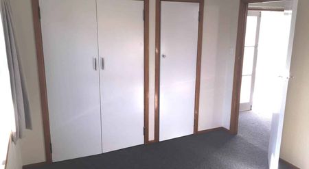 CUTE ONE BEDROOM, DOWNSTAIRS HOME WITH CARPORT - Photo 4