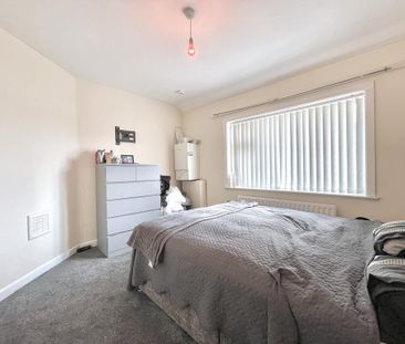 4 bedroom semi-detached house to rent - Photo 5