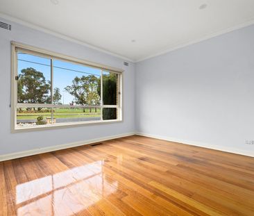 Comfortable 3 Bedroom Home! - Photo 5