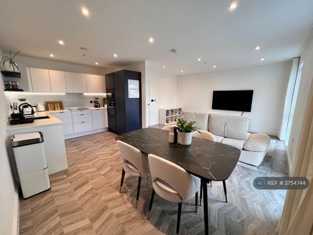 2 bedroom flat to rent - Photo 2