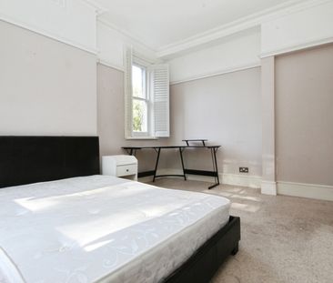 Coopers Hill Lane, Englefield Green, Egham, Surrey, TW20 0JY - Photo 4