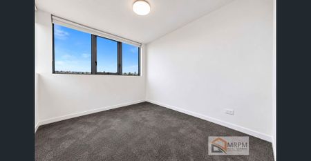 Great floor plan with fantastic views, includes pool & gym ! - Photo 3