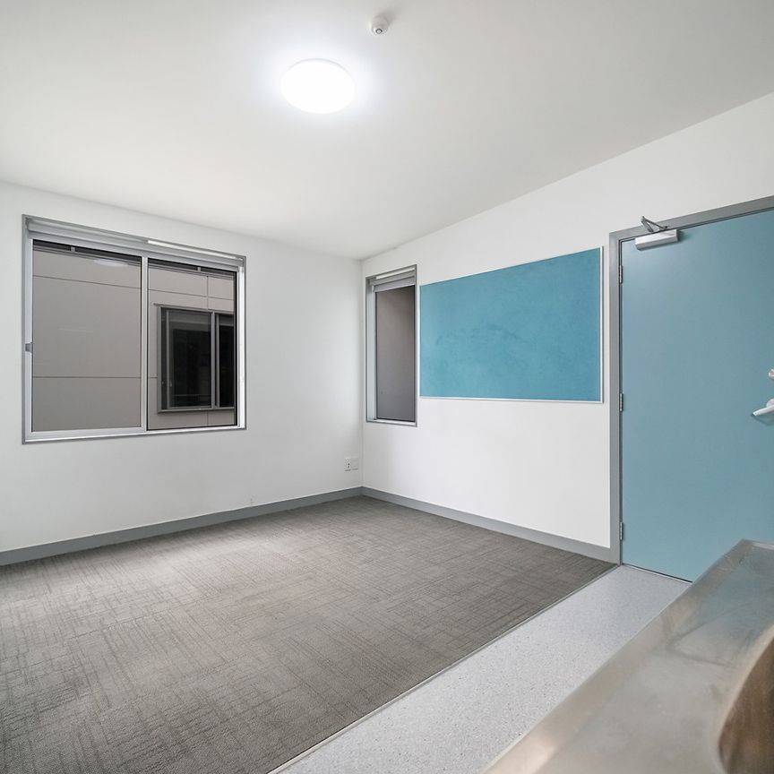 Renovated Studio Apartment Eden Terrace - Photo 1