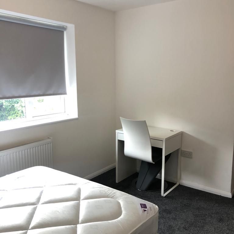 5 bedroom end of terrace house to rent - Photo 1