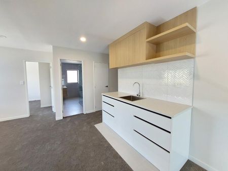Large 7 Beds house with granny Flat - Photo 2