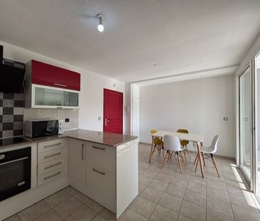 Location Appartement 2 pièces 33m² LES ABYMES 97139 - Photo 2