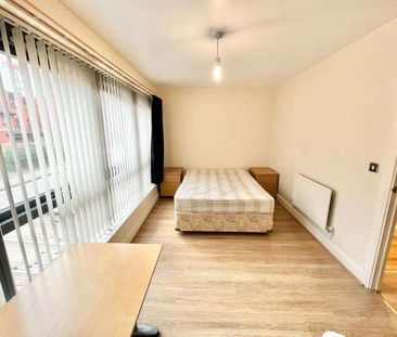 4 bedroom house of multiple occupation to rent - Photo 2