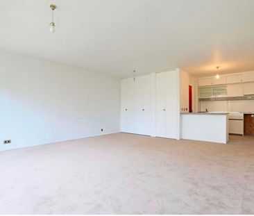 Studio Flat, Breton House Barbican, EC2Y - Photo 5