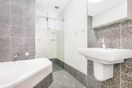 UNEQUALLED ELEGANCE AND SOPHISTICATION IN THE EXCLUSIVE ASTOR - Photo 3