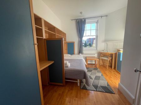 Flat 317 Fulham Palace Road, Fulham W6 9HH - Photo 3