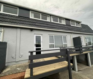 Tastefully appointed and ready now! - Photo 6