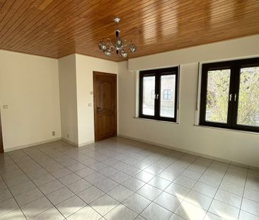 Ruime woning met achteraan prachtig vergezicht - Photo 3