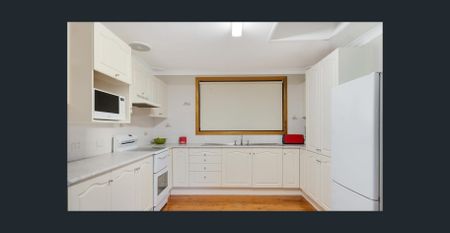 Stunning Family Home - Photo 5