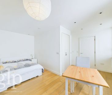 Studio, Marshall Street, Soho, W1F - Photo 4