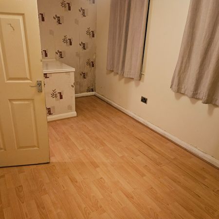 2 Bed Semi-Detached House, Whitebeam Lane, LS10 - Photo 3