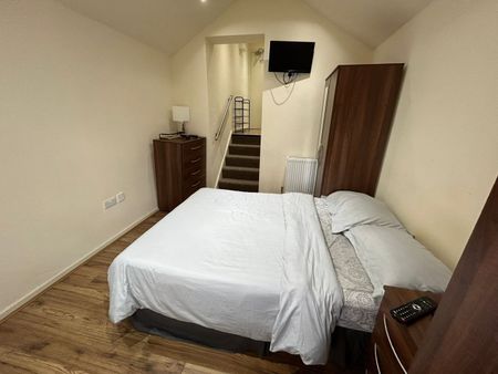 Studio Flat, Willesden Green, NW2 - Photo 4