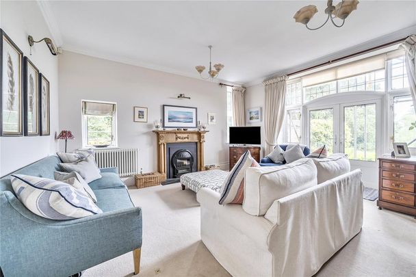 4 bedroom end of terrace house to rent - Photo 1