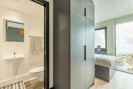 1 bedroom in a flat share to rent - Photo 5