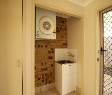 End Townhouse with Dual Courtyards Walk to Hyperdome & Easy M1 Access - Photo 1