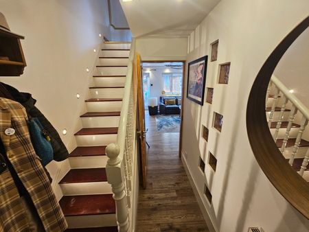 3 Bed Semi-Detached House, Hogarth Close, E16 - Photo 5