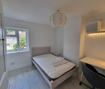 5 bedroom semi-detached house to rent - Photo 6