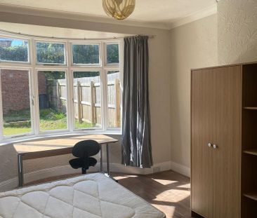 5 bedroom semi-detached house to rent - Photo 6