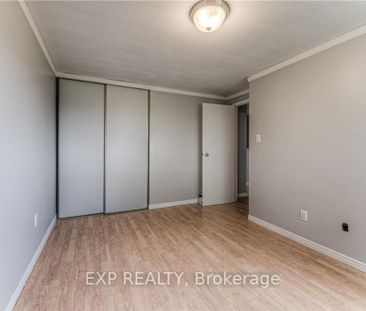 Townhouse For Lease | X8016342 - Photo 4