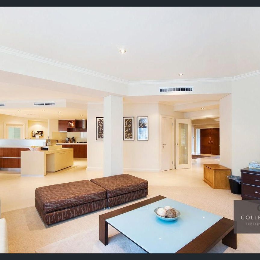 Stunning ''Grandwood'' Home - Photo 1
