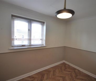 2 bedroom semi-detached house to rent - Photo 5