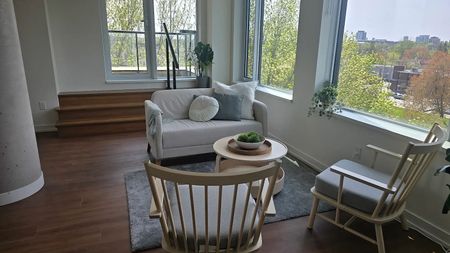 Timeless Elegance with a Twist of Sophistication - Photo 2