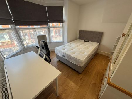 13 Burleigh Road - Golden Stable Loughborough - Photo 3