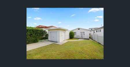 Low-Maintenance Living in a Peaceful Pocket of Mannering Park - Photo 2