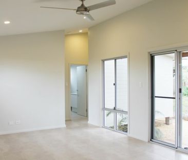 Bright and Breezy Taree West Flat - Photo 1