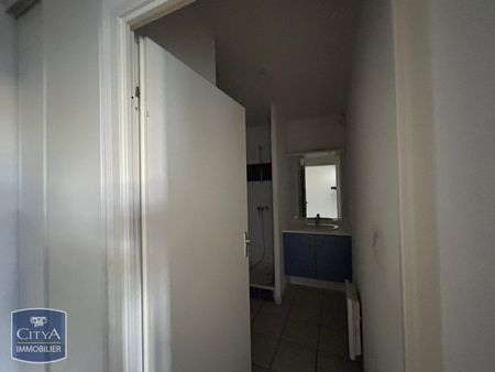 Location Appartement 1 pièce 35m² BAGNERES DE BIGORRE 65200 - Photo 4