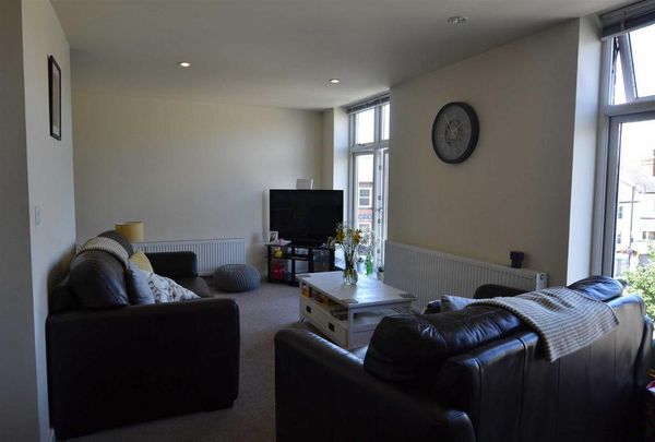 2 bedroom flat to rent - Photo 1