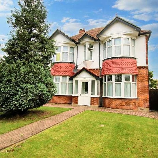 Brentwood Road, Romford, RM1 - Photo 1