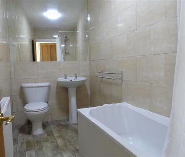 3 bedroom end of terrace house to rent - Photo 5